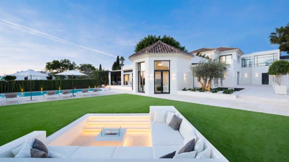 Nueva Andalucia, Preciosa villa en primera línea de golf en Nueva Andalucía, Marbella