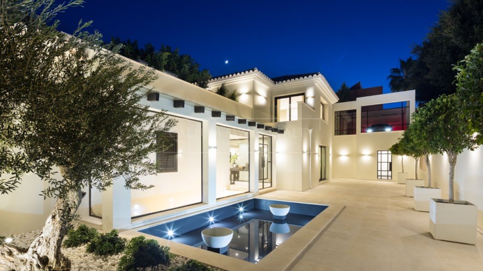 Nueva Andalucia, Preciosa villa en primera línea de golf en Nueva Andalucía, Marbella