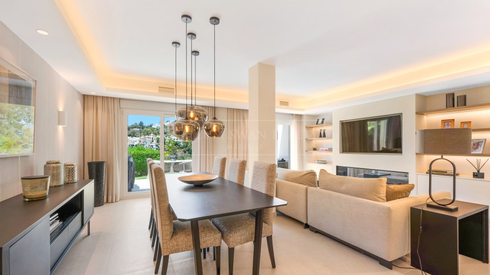 Benahavis, Casa adosada renovada con vistas al campo de golf en La Quinta, Benahavís