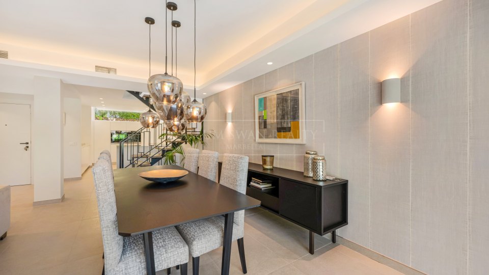 Benahavis, Casa adosada renovada con vistas al campo de golf en La Quinta, Benahavís