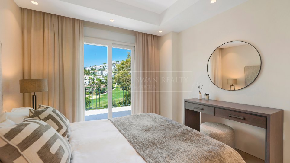 Benahavis, Casa adosada renovada con vistas al campo de golf en La Quinta, Benahavís