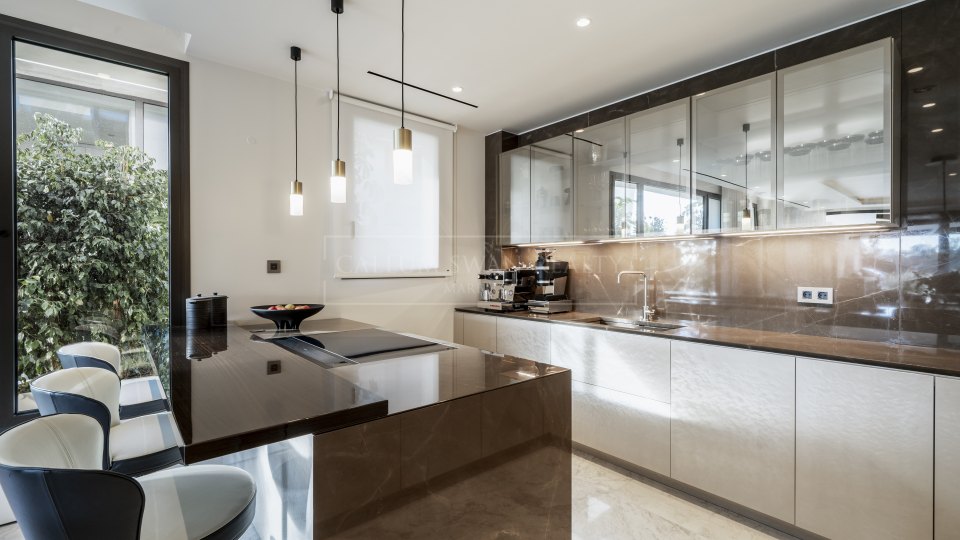 Marbella Golden Mile, Appartement duplex conçu par Fendi dans Epic, Mille d'Or