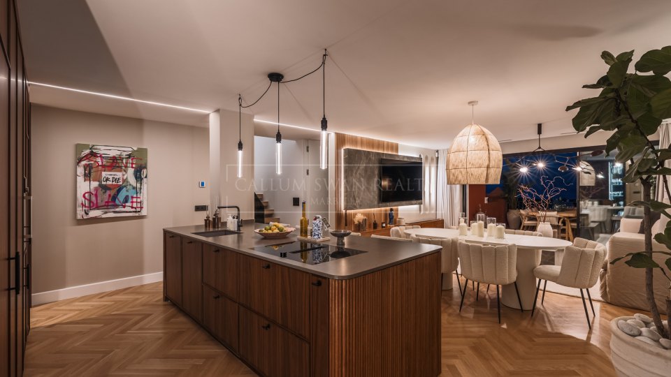 Benahavis, Ático dúplex renovado con vistas panorámicas al mar en Monte Halcones, La Quinta