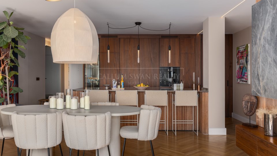 Benahavis, Ático dúplex renovado con vistas panorámicas al mar en Monte Halcones, La Quinta