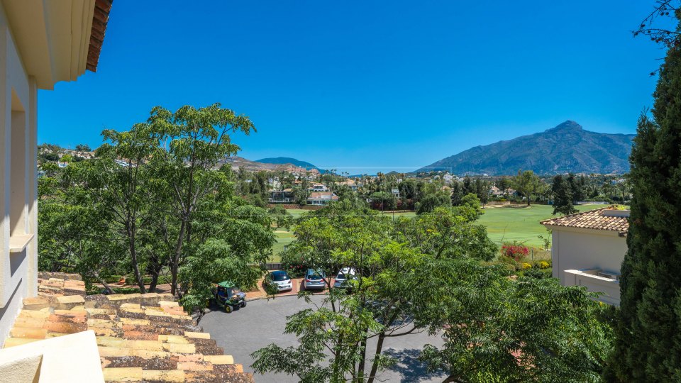 Nueva Andalucia, Spacious Duplex Penthouse in Nueva Andalucia’s Golf Valley, Marbella