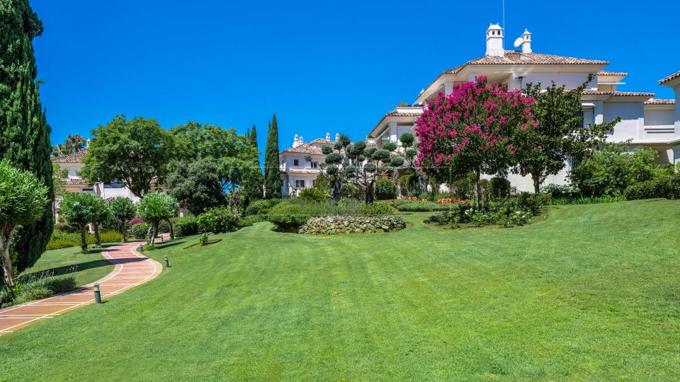 Nueva Andalucia, Spacious Duplex Penthouse in Nueva Andalucia’s Golf Valley, Marbella