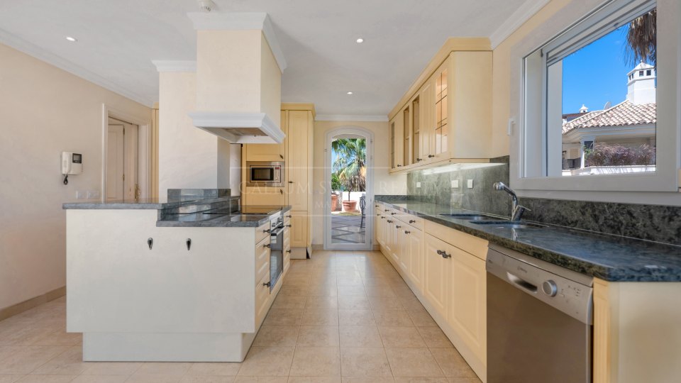Nueva Andalucia, Spacious Duplex Penthouse in Nueva Andalucia’s Golf Valley, Marbella