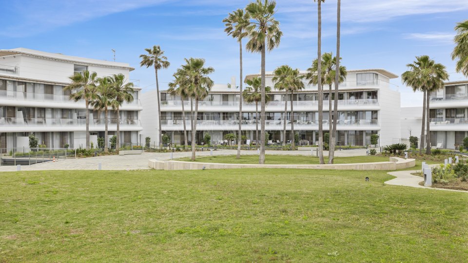 Estepona, Apartamento en primera línea de playa con vistas al mar en la nueva Milla de Oro de Estepona