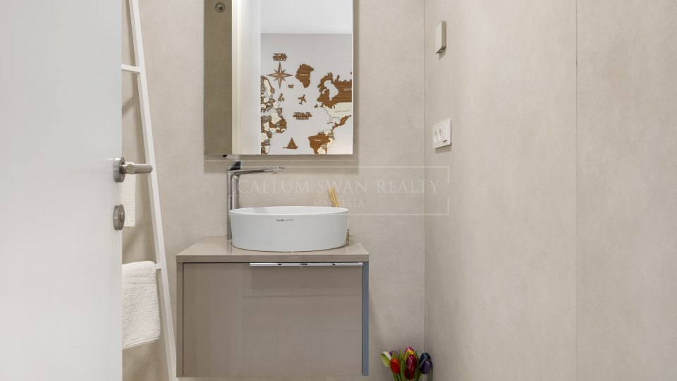 Estepona, Apartamento en primera línea de playa con vistas al mar en la nueva Milla de Oro de Estepona