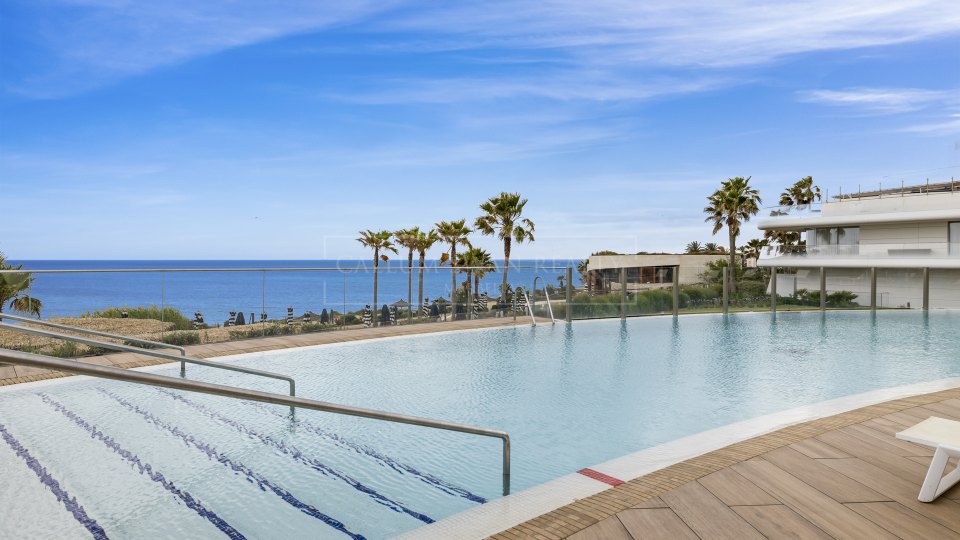 Estepona, Apartamento en primera línea de playa con vistas al mar en la nueva Milla de Oro de Estepona