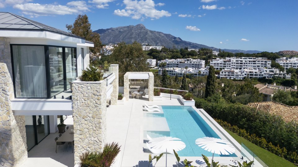 Benahavis, Villa de lujo en exclusiva urbanización cerrada en La Quinta, Benahavís