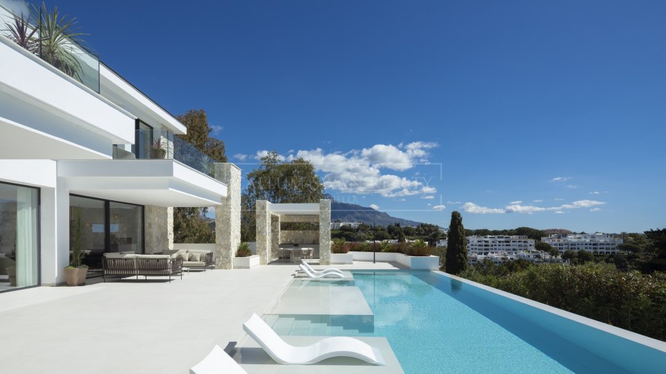 Benahavis, Villa de lujo en exclusiva urbanización cerrada en La Quinta, Benahavís