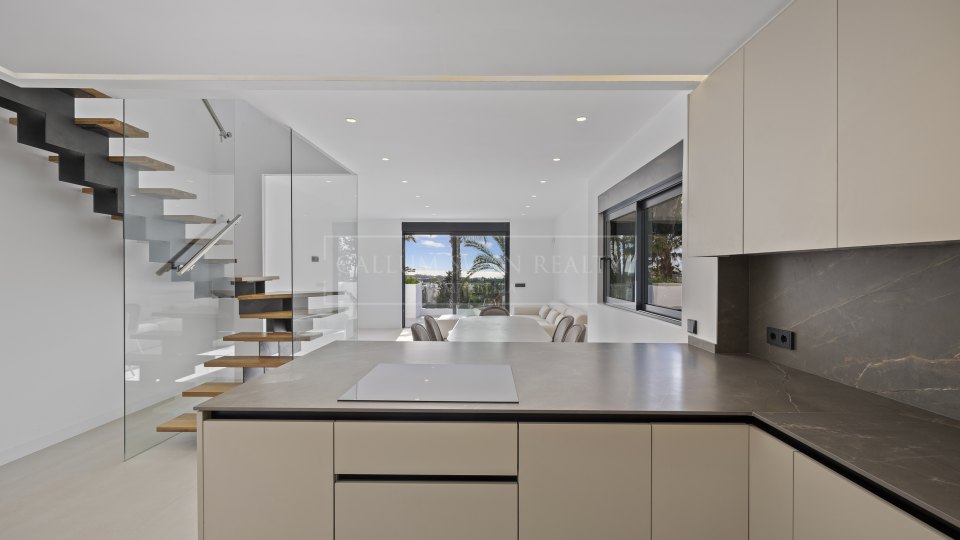 Estepona, Penthouse moderne avec vue sur la mer à El Paraiso, Estepona