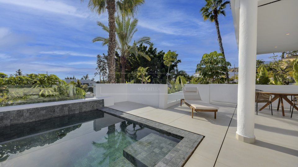 Estepona, Charmante maison de ville avec piscine privée et vue sur la mer à El Paraiso, Estepona