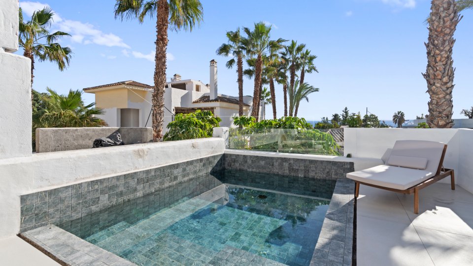 Estepona, Charmante maison de ville avec piscine privée et vue sur la mer à El Paraiso, Estepona