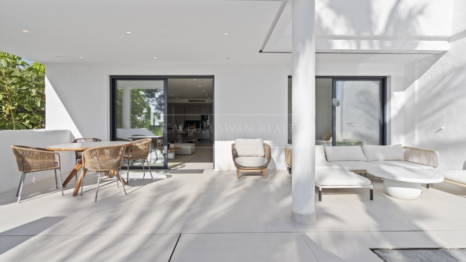 Estepona, Charmante maison de ville avec piscine privée et vue sur la mer à El Paraiso, Estepona