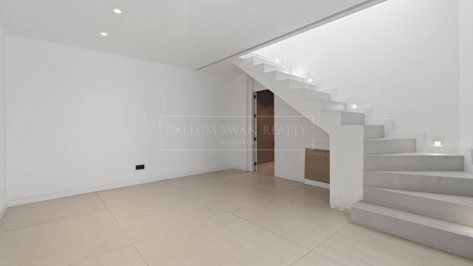 Estepona, Charmante maison de ville avec piscine privée et vue sur la mer à El Paraiso, Estepona