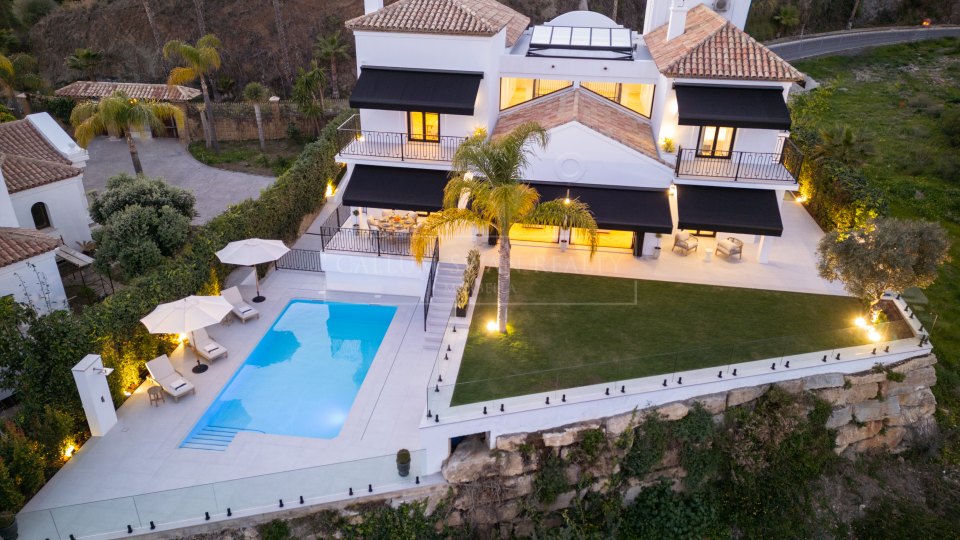 Benahavis, Moderna villa de estilo español con vistas panorámicas en La Quinta