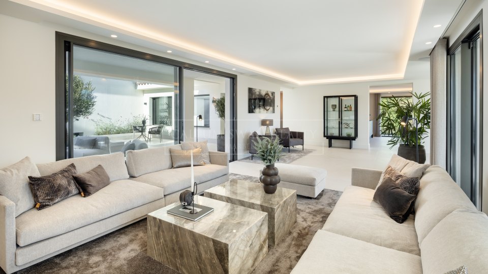Nueva Andalucia, Modern Villa with Views in Nueva Andalucia’s Golf Valley