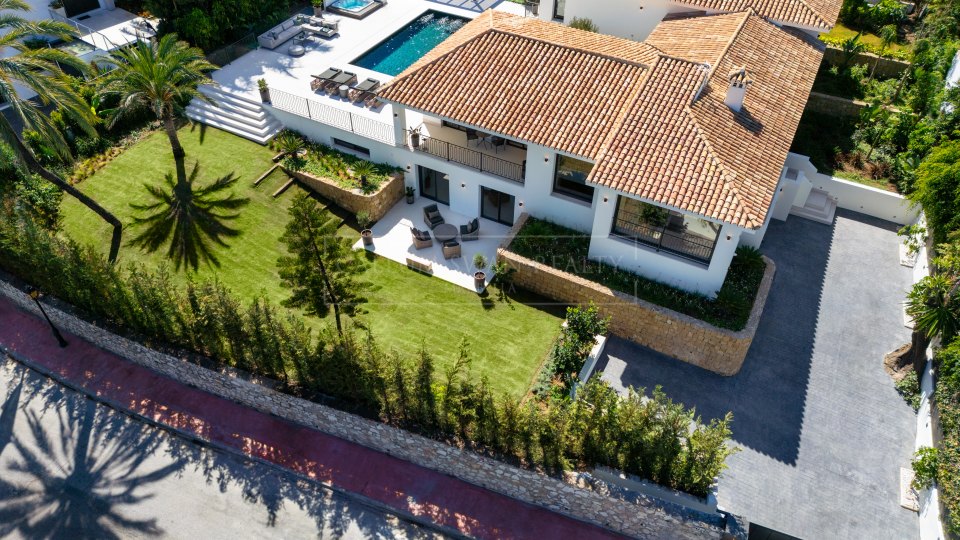 Nueva Andalucia, Modern Villa with Views in Nueva Andalucia’s Golf Valley