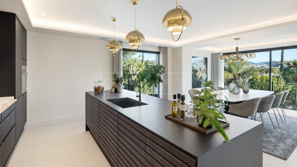 Nueva Andalucia, Modern Villa with Views in Nueva Andalucia’s Golf Valley
