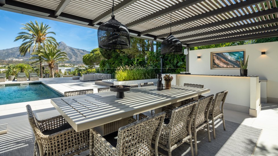 Nueva Andalucia, Modern Villa with Views in Nueva Andalucia’s Golf Valley