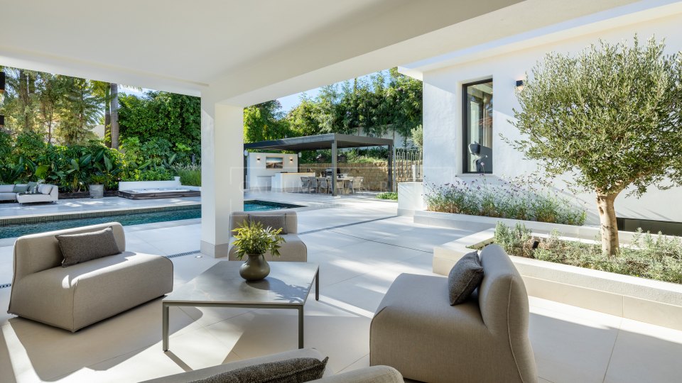 Nueva Andalucia, Modern Villa with Views in Nueva Andalucia’s Golf Valley