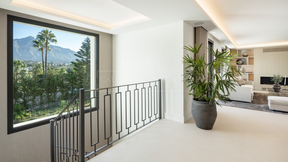 Nueva Andalucia, Modern Villa with Views in Nueva Andalucia’s Golf Valley