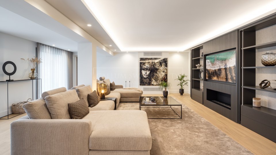 Nueva Andalucia, Modern Villa with Views in Nueva Andalucia’s Golf Valley
