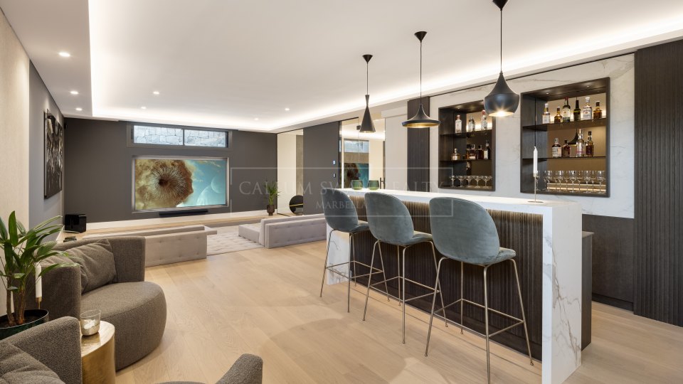 Nueva Andalucia, Modern Villa with Views in Nueva Andalucia’s Golf Valley