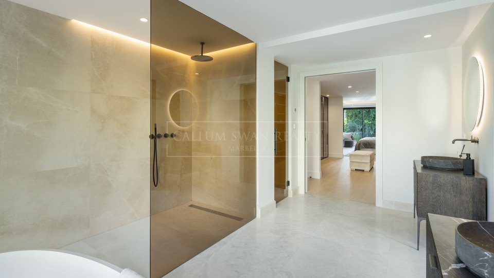 Nueva Andalucia, Modern Villa with Views in Nueva Andalucia’s Golf Valley