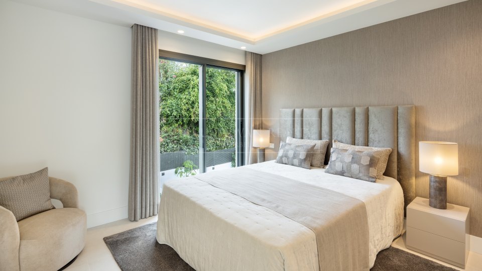 Nueva Andalucia, Modern Villa with Views in Nueva Andalucia’s Golf Valley
