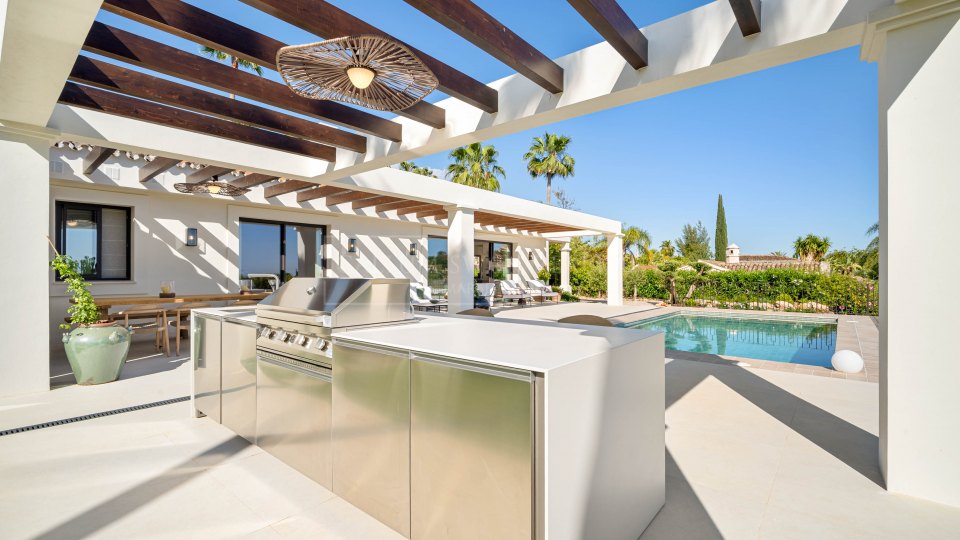 Nueva Andalucia, Villa élégante de style méditerranéen dans la vallée de golf de Nueva Andalucía