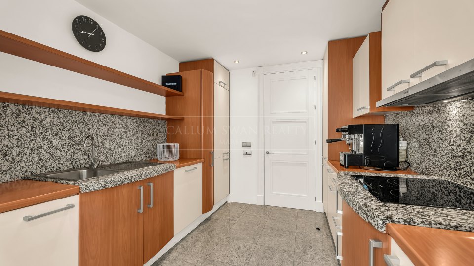Marbella Est, Appartement élégant de trois chambres à Los Monteros Park, Marbella Est