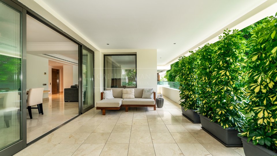 Marbella Est, Appartement élégant de trois chambres à Los Monteros Park, Marbella Est