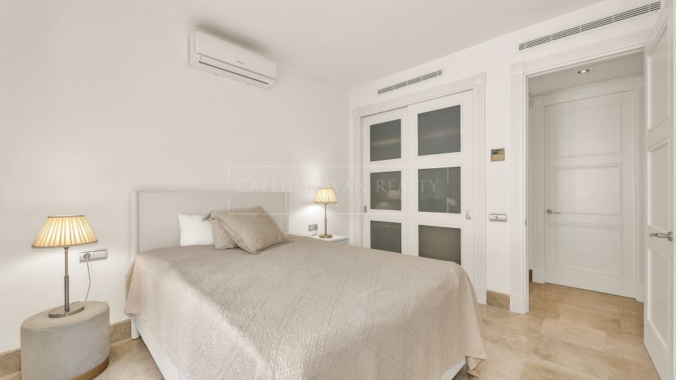 Marbella Est, Appartement élégant de trois chambres à Los Monteros Park, Marbella Est