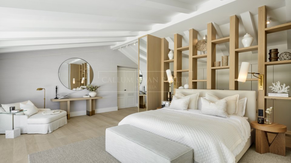 Nueva Andalucia, Modern Golf-Front Villa with Luxury Amenities in Nueva Andalucía