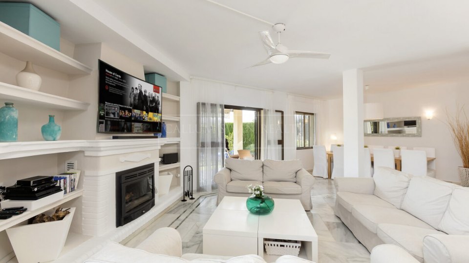 Nueva Andalucia, Amplia villa con potencial de renovación en venta en Nueva Andalucía, Marbella