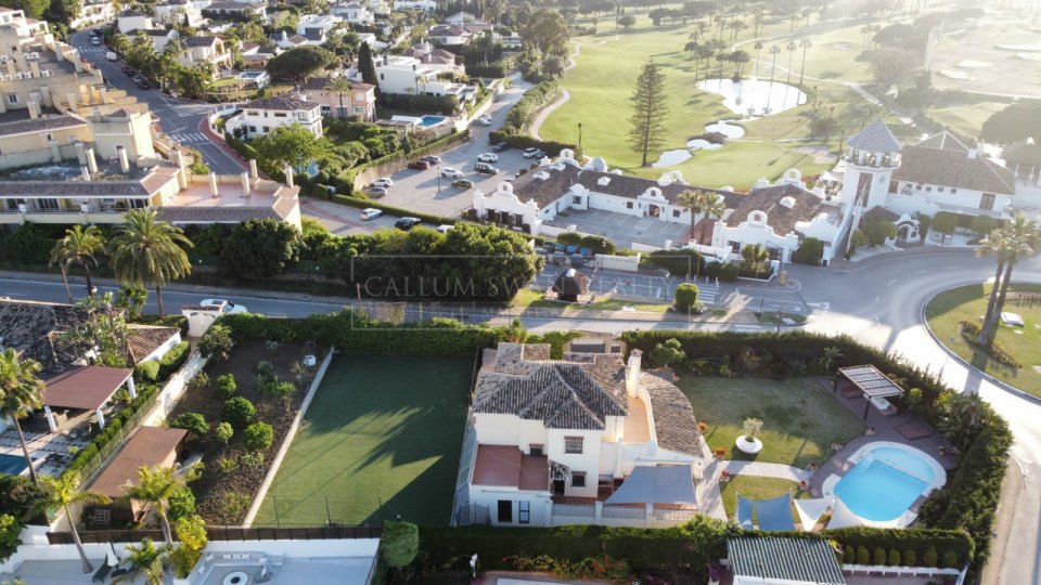Nueva Andalucia, Amplia villa con potencial de renovación en venta en Nueva Andalucía, Marbella