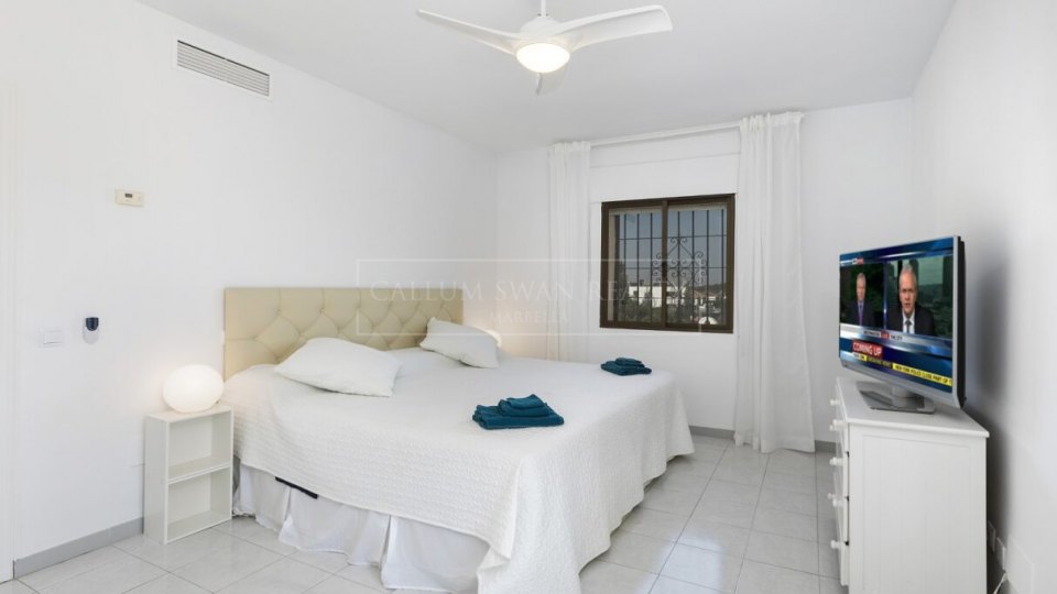 Nueva Andalucia, Amplia villa con potencial de renovación en venta en Nueva Andalucía, Marbella