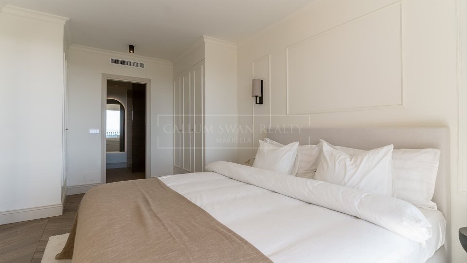 Benahavis, Renovated Townhouse with Panoramic Views for Sale in Monte Halcones, Benahavís