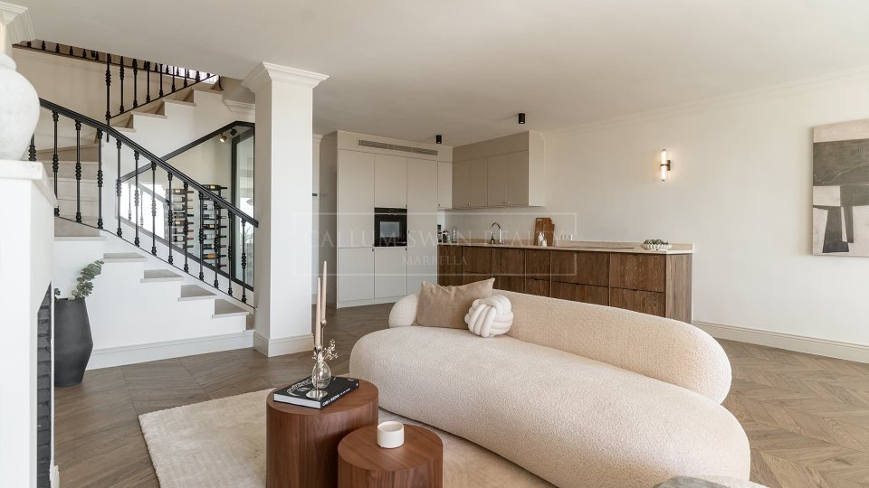 Benahavis, Renovated Townhouse with Panoramic Views for Sale in Monte Halcones, Benahavís
