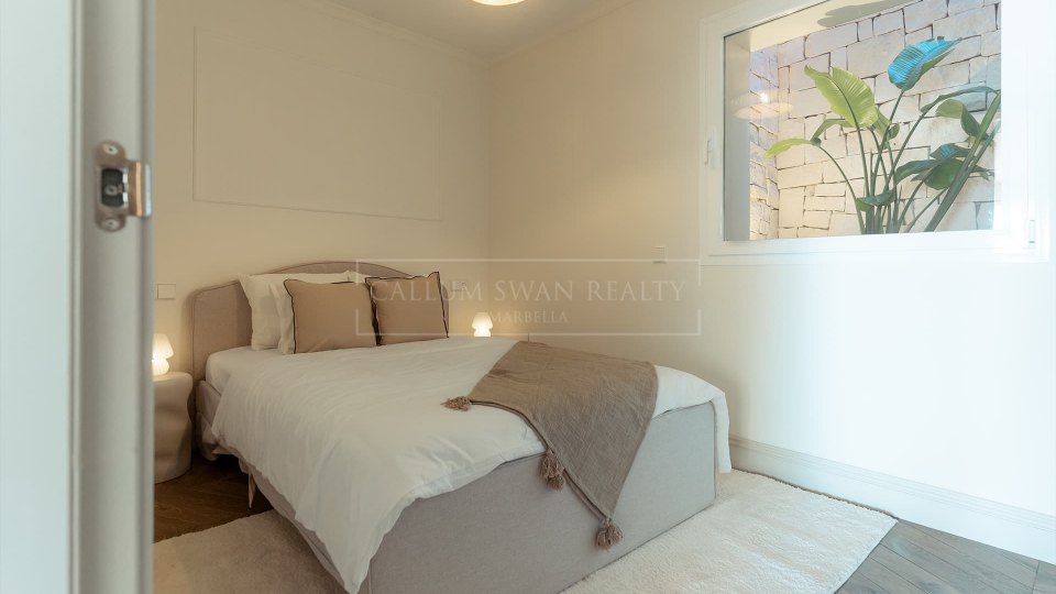 Benahavis, Renovated Townhouse with Panoramic Views for Sale in Monte Halcones, Benahavís