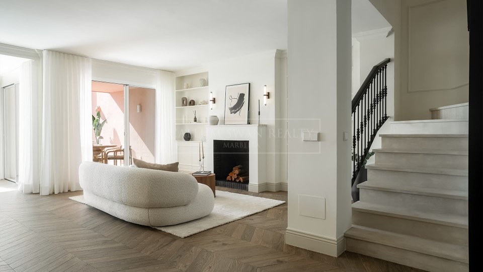 Benahavis, Renovated Townhouse with Panoramic Views for Sale in Monte Halcones, Benahavís