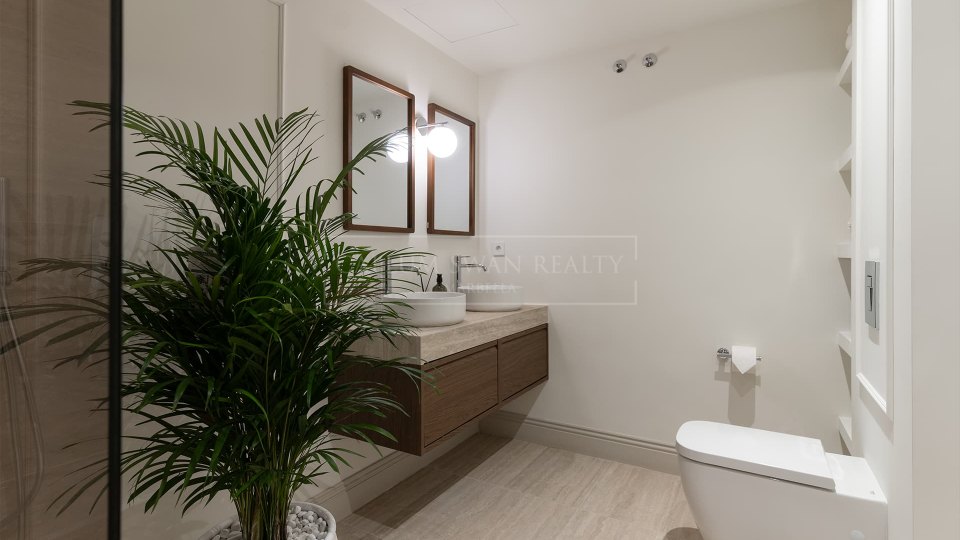 Benahavis, Renovated Townhouse with Panoramic Views for Sale in Monte Halcones, Benahavís