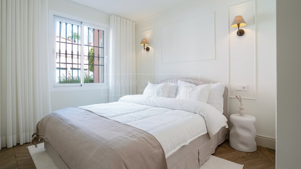 Benahavis, Renovated Townhouse with Panoramic Views for Sale in Monte Halcones, Benahavís