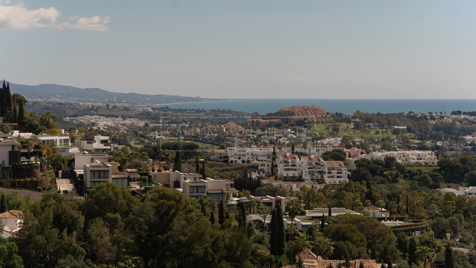 Benahavis, Renovated Townhouse with Panoramic Views for Sale in Monte Halcones, Benahavís