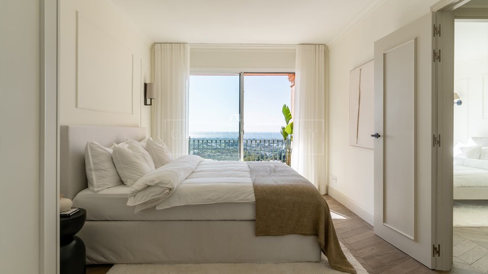 Benahavis, Renovated Townhouse with Panoramic Views for Sale in Monte Halcones, Benahavís