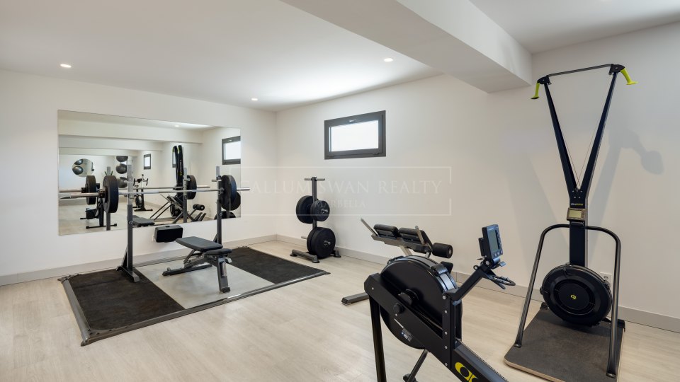 Benahavis, Spacious Villa with Exceptional Views in Monte Halcones, La Quinta