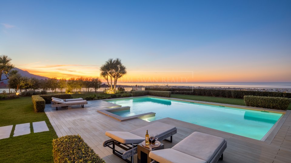 Benahavis, Spacious Villa with Exceptional Views in Monte Halcones, La Quinta